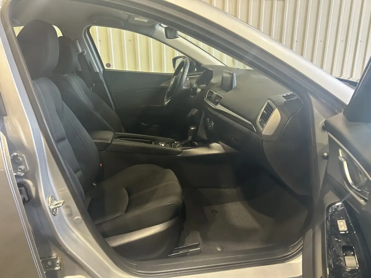 Mazda 3 снимка Mazda 3