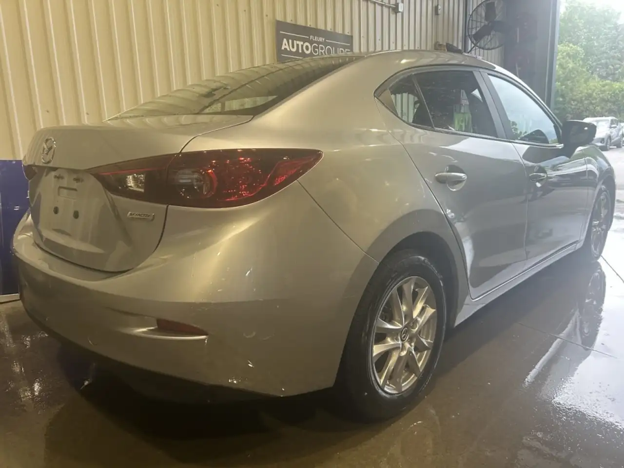 Mazda 3 снимка Mazda 3