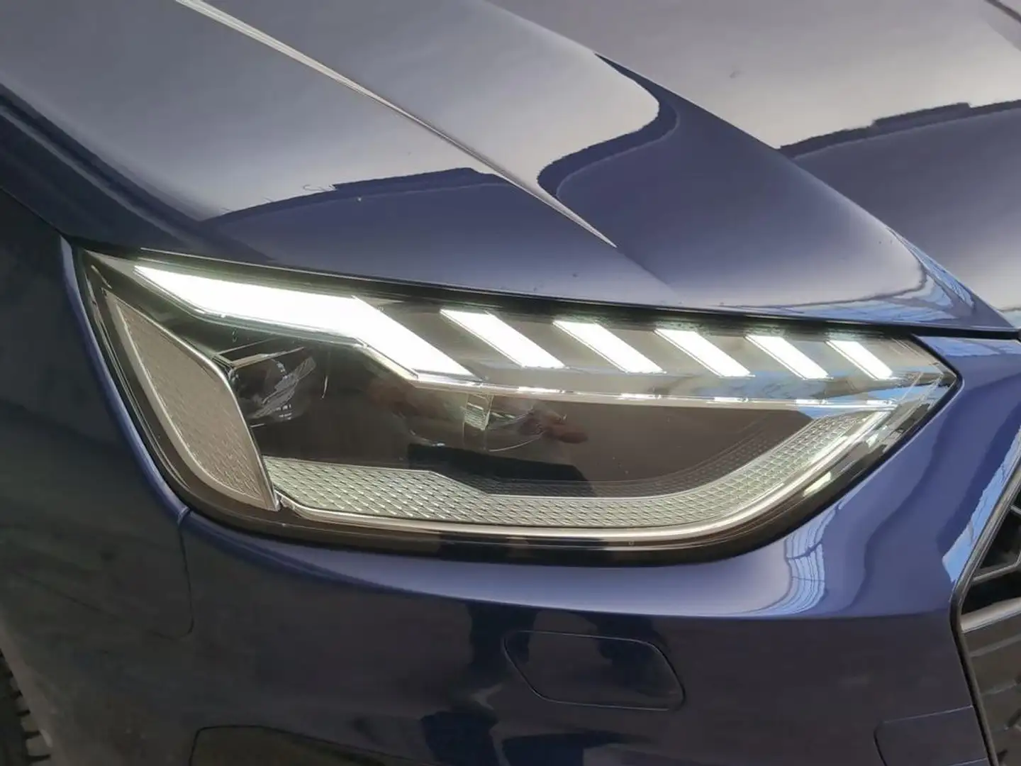 Audi A4 Avant 30 2.0 tdi mhev S Line edition 136cv Bleu - 2