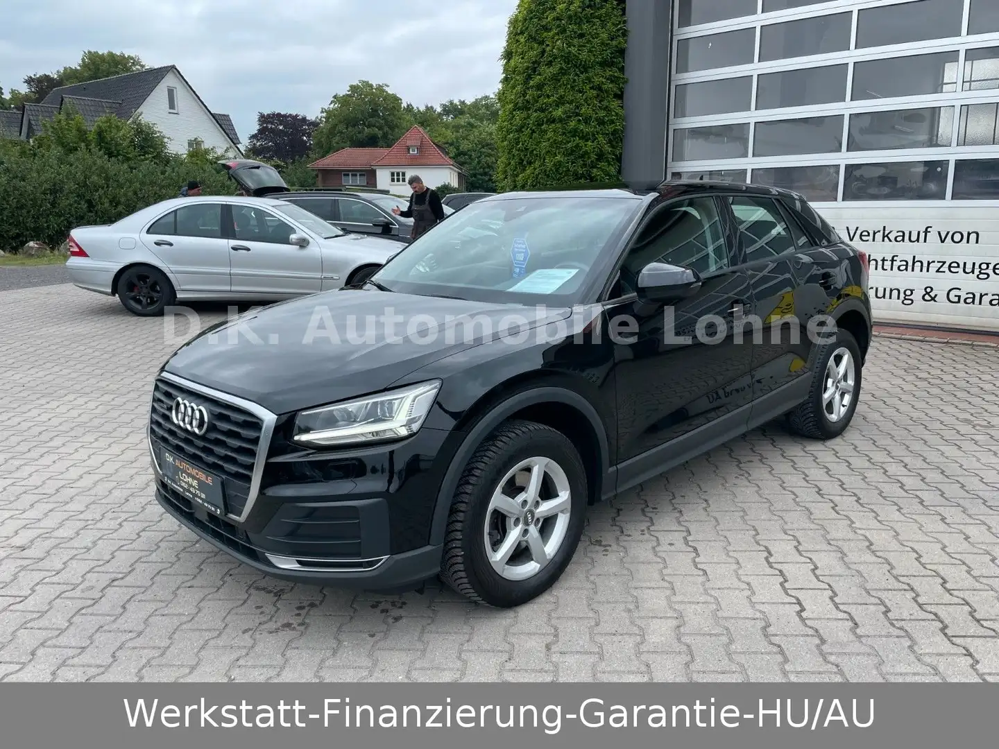 Audi Q2 35 TDI quattro basis 2.0 TDI*AUTOMATIK*1.HAND Schwarz - 2