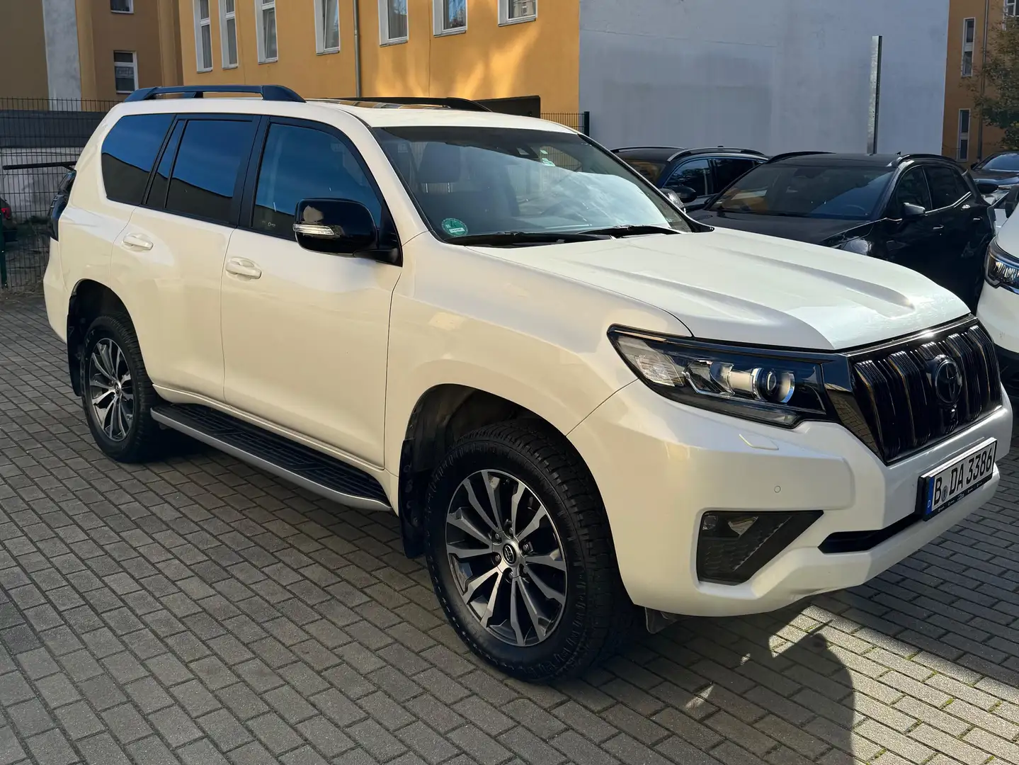 Toyota Land Cruiser 2.8 D-4D Automatik 7 Sitzer Weiß - 1