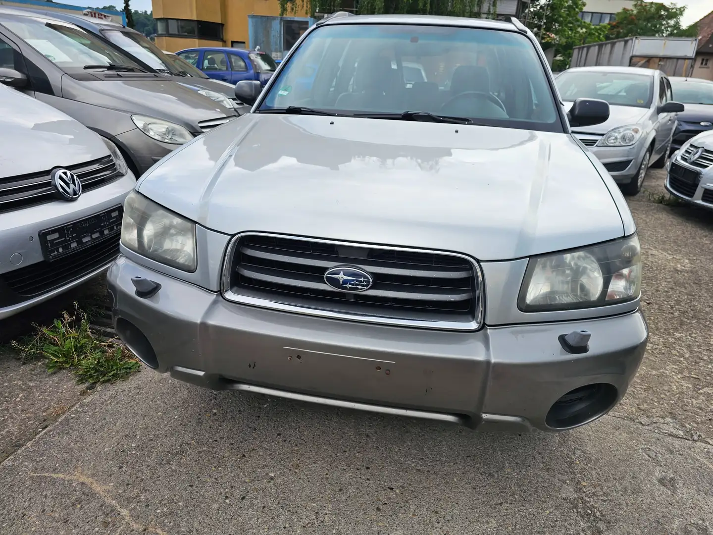 Subaru Forester 2.0 X Active Automatik TÜV bis 10.2026 Grau - 2