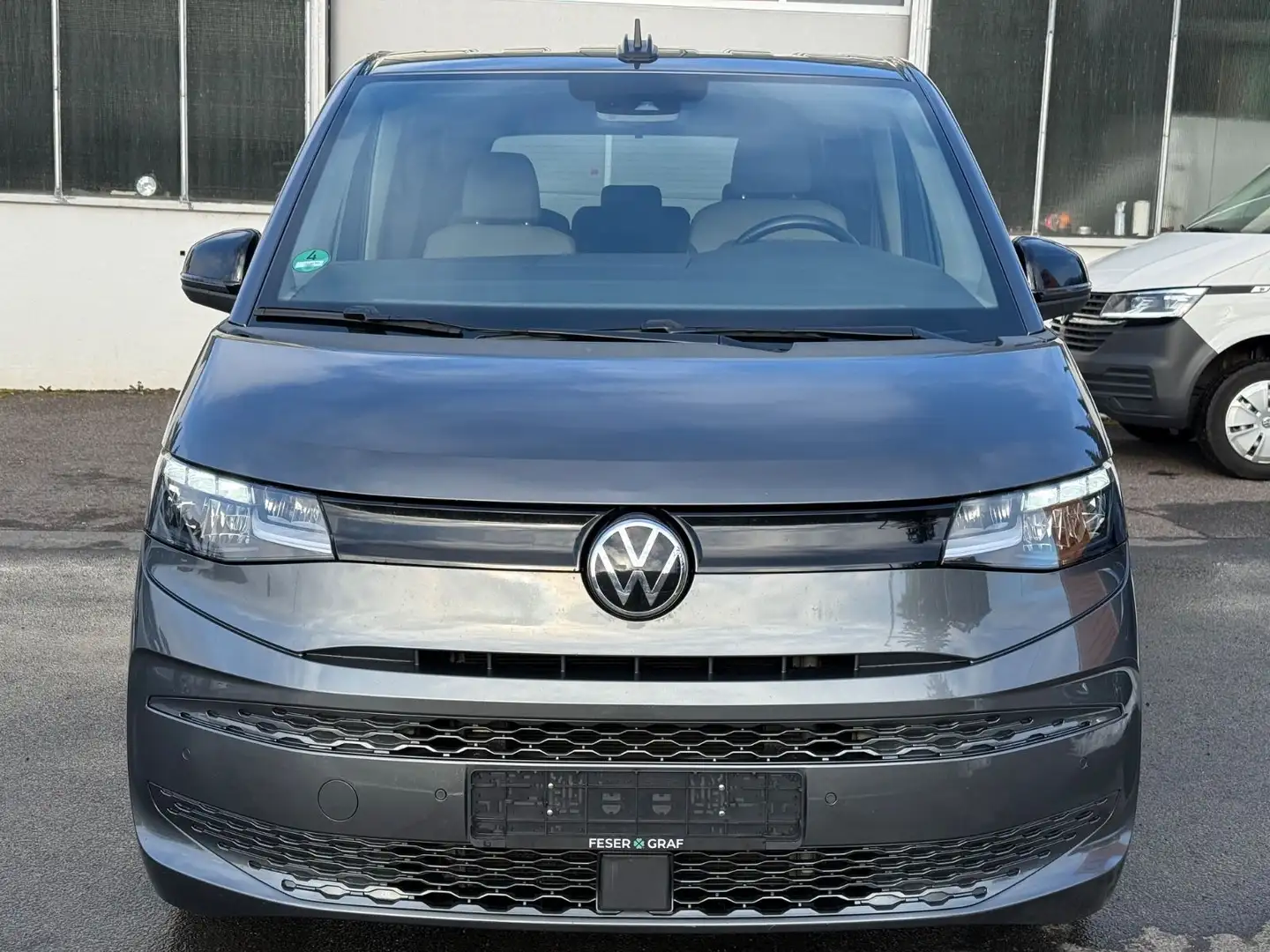 Volkswagen T7 Multivan 2.0 TDI LED DSG RFK Navi Tempo PDC Grau - 2