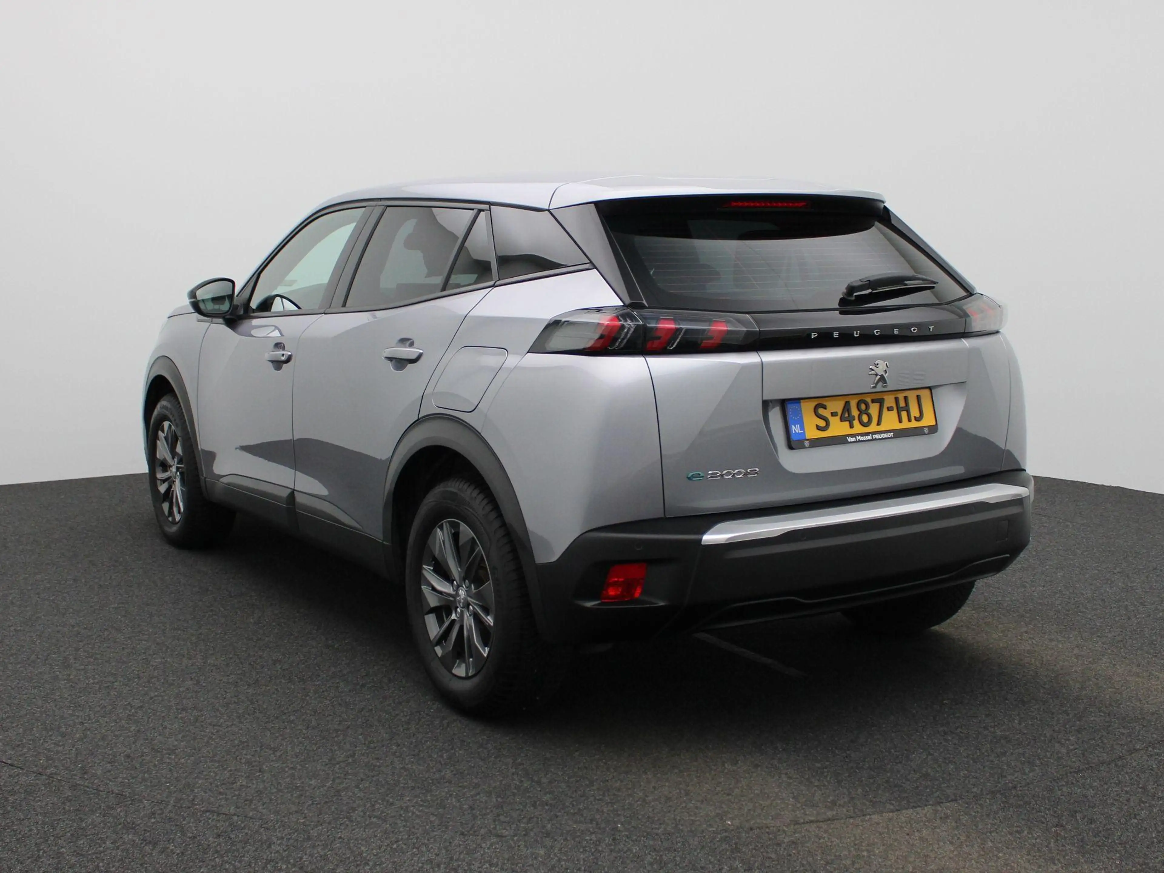 Peugeot e-2008 EV Active Pack 50 kWh | Carplay | Navigatie | Blue — photo 2