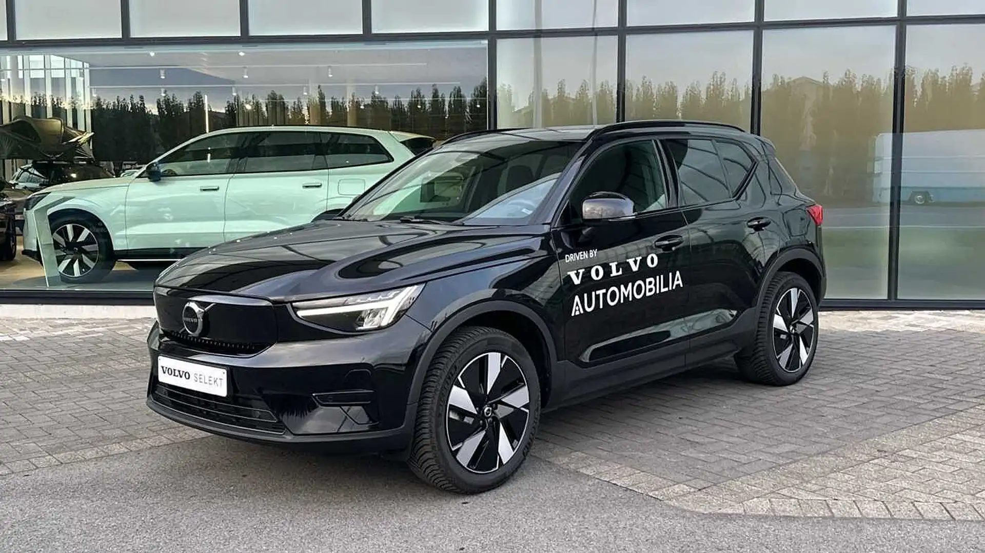 Volvo XC40 Plus Single Motor Extended Range | Zetelverwarming Noir - 1