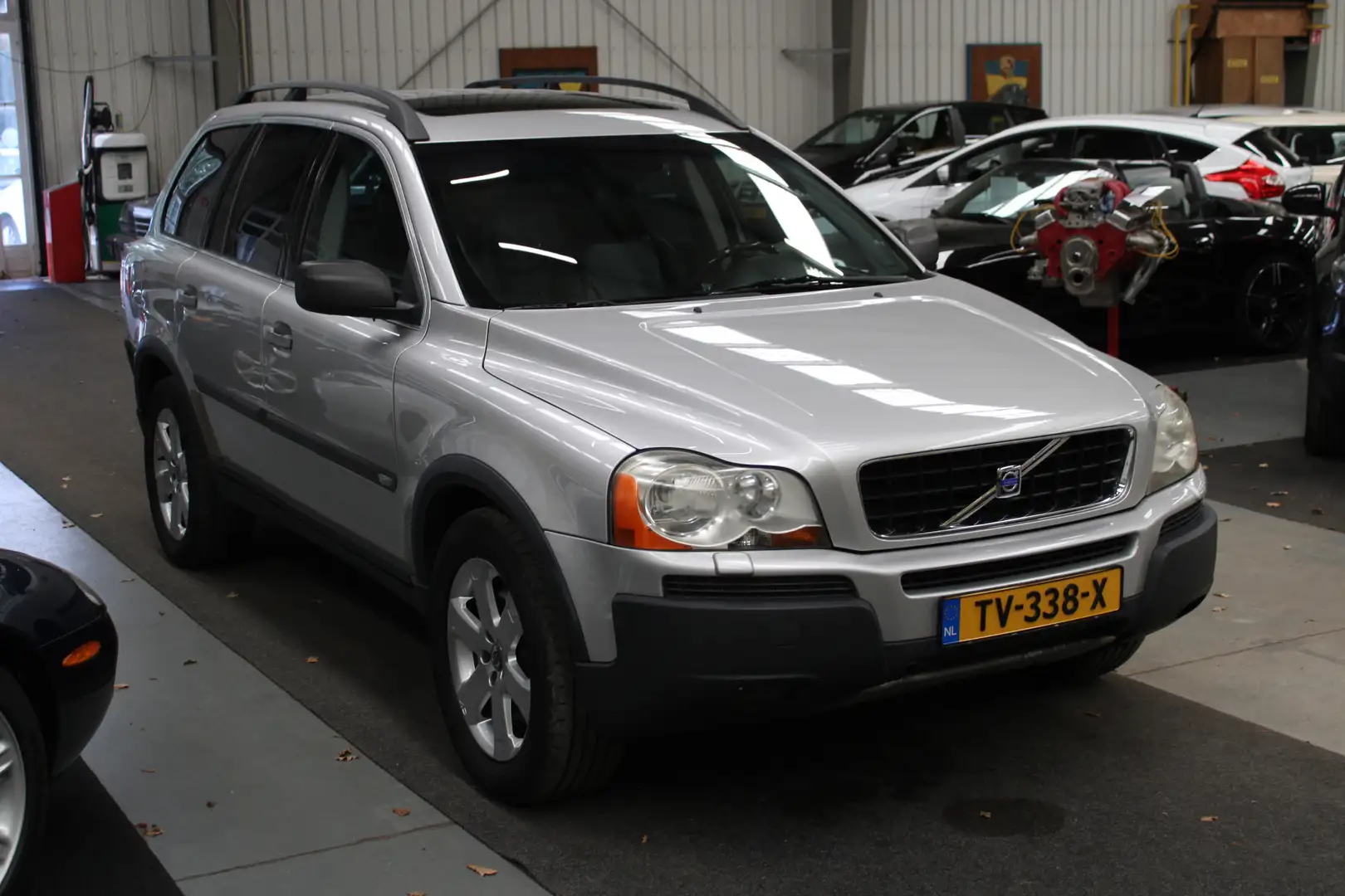 Volvo XC90 2.5 T Automaat !LEZEN! Airco, Cruise Control, Trek Grijs - 2