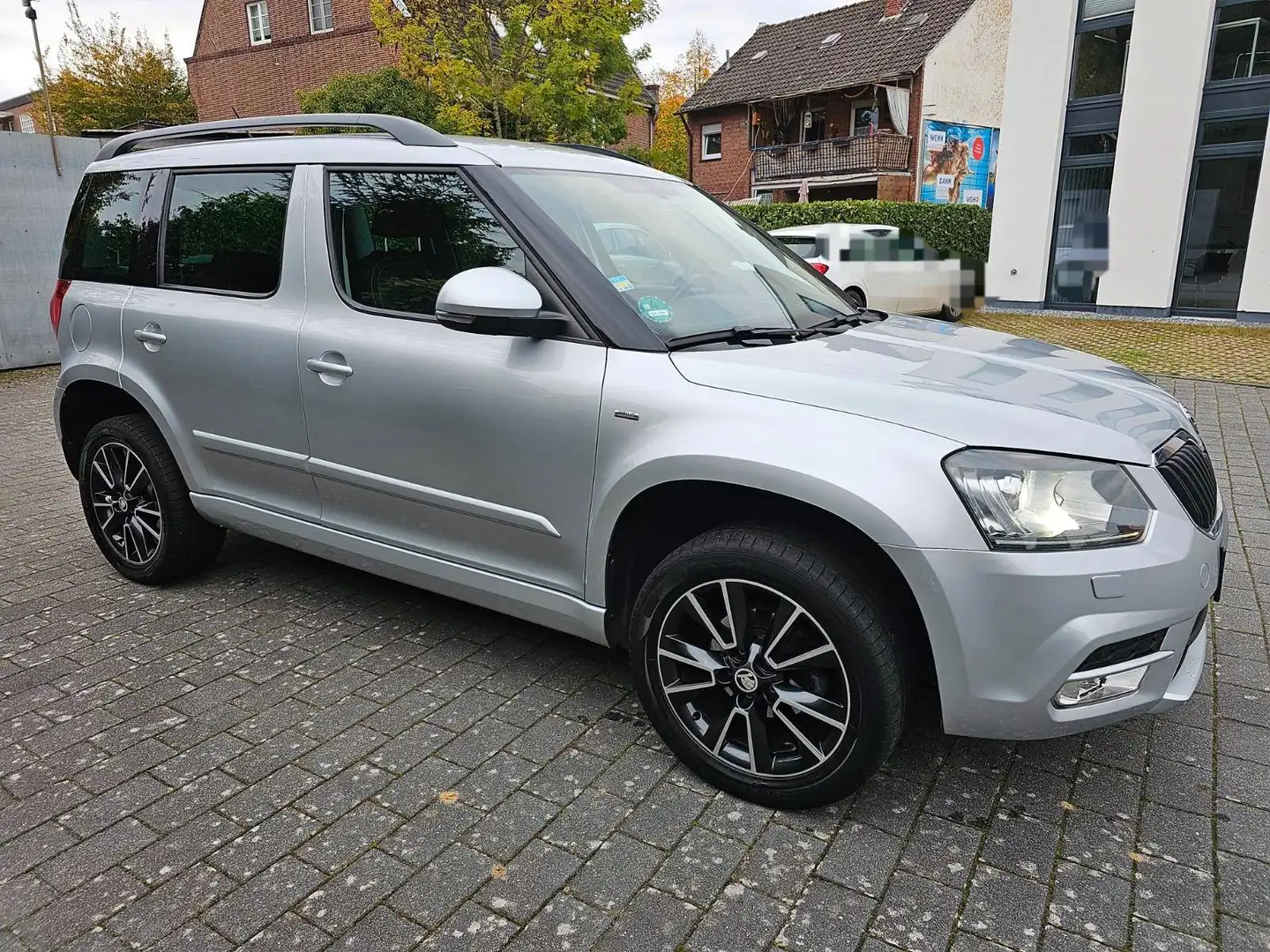 Skoda Yeti Yeti 4x4 Active 2,0 TDI BJ 2017 Silber - 2