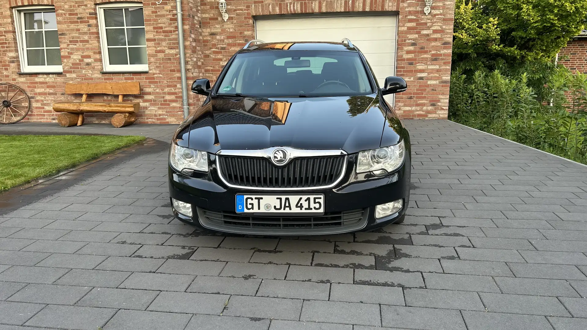 Skoda Superb Combi 2.0 TDI DSG Elegance - 1