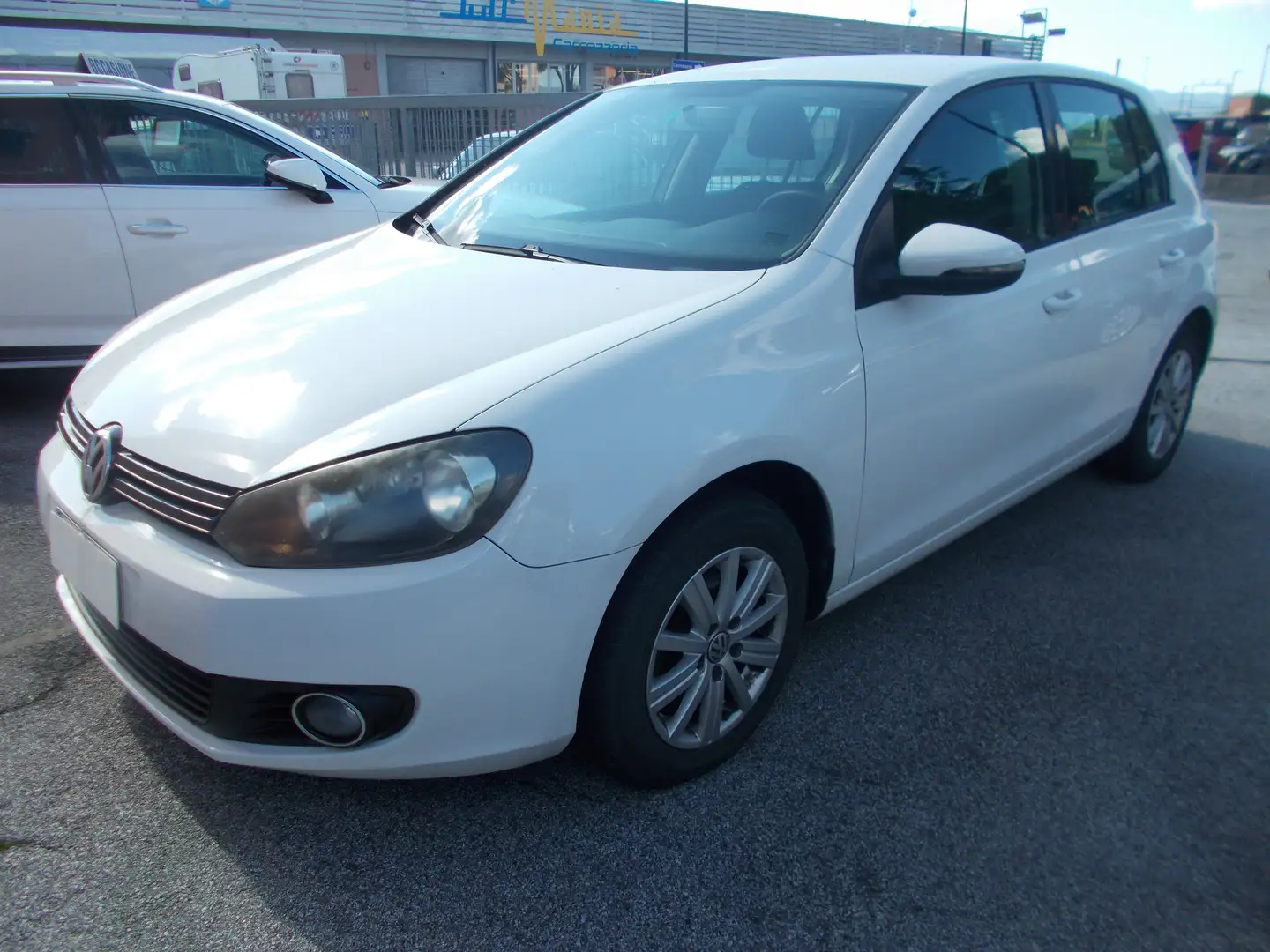 Volkswagen Golf 5p 1.6 Trendline bi-fuel GPL DI SERIE Bianco - 1