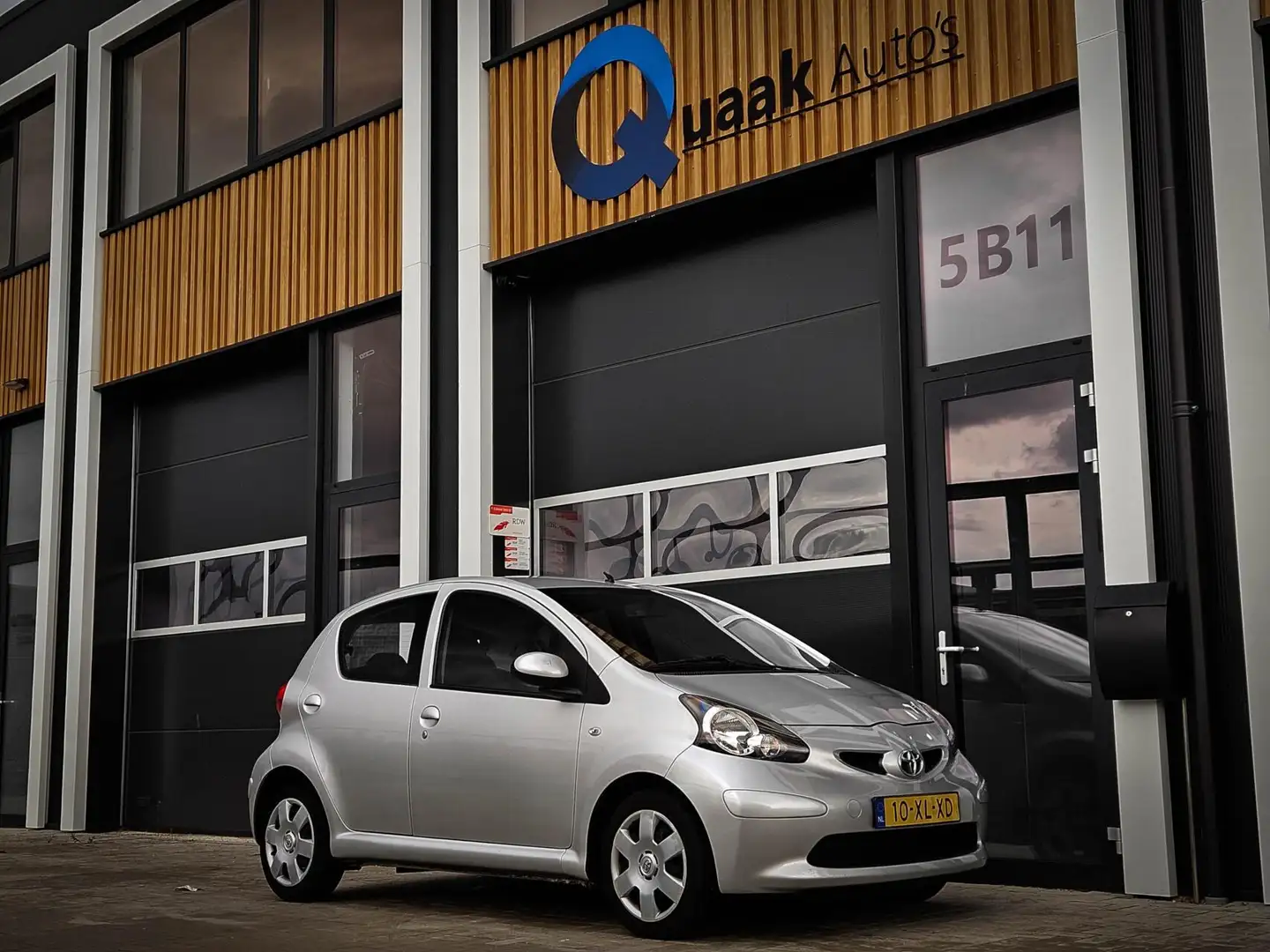 Toyota Aygo 1.0-12V 5-Deurs | AIRCO | 1e EIGENAAR | ORG. NL | Grau - 2