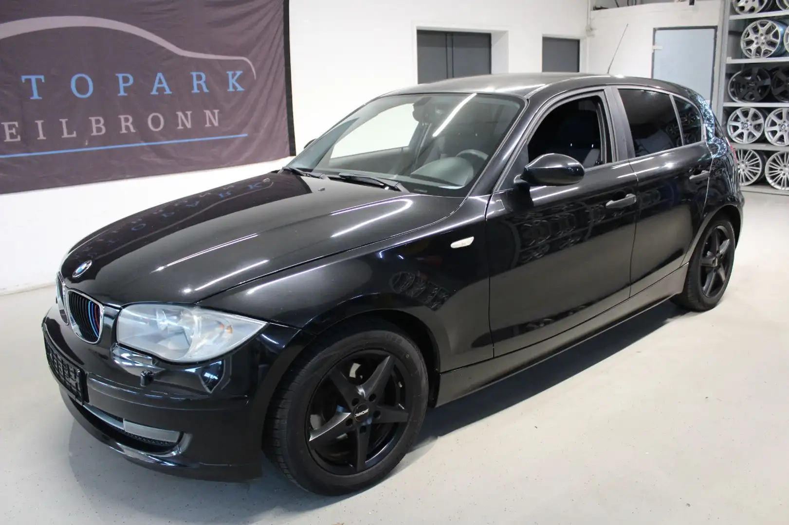 BMW 116 i Lim. *AHK*SHZ*KLIMA*SERVO*ABS*ESP* Schwarz - 1
