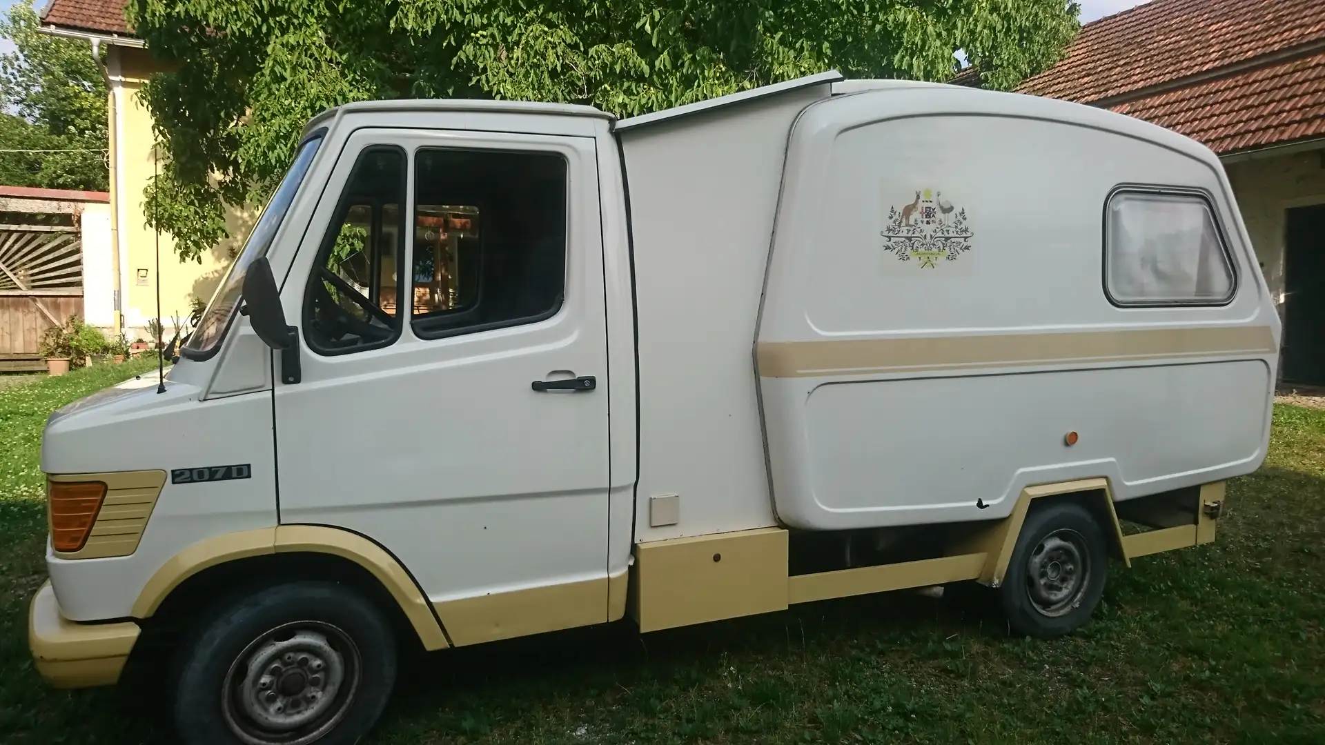 Mercedes-Benz T1 207 D/30 Beige - 1