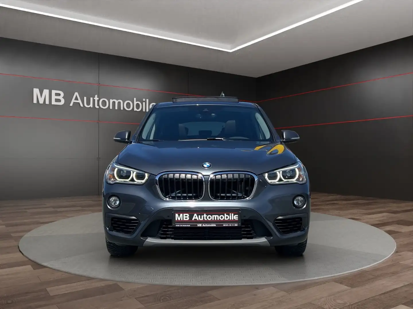 BMW X1 xDrive 20 i Advantage Automatik/P-Dach/PDC Grau - 2