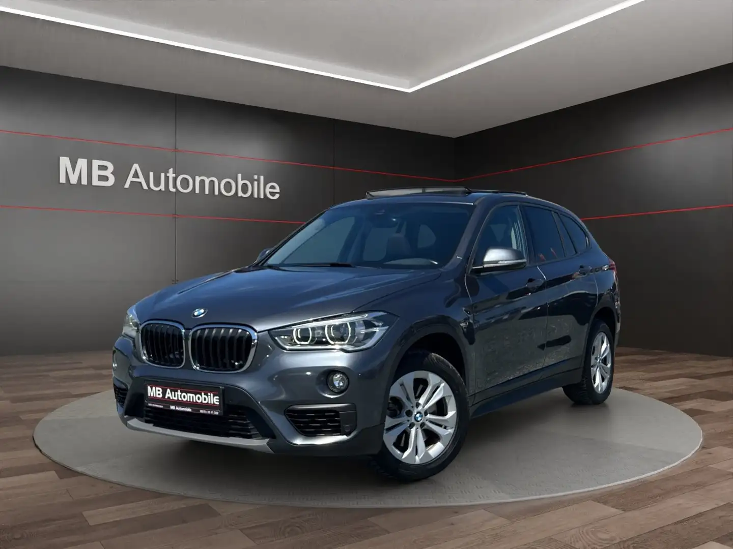 BMW X1 xDrive 20 i Advantage Automatik/P-Dach/PDC Grau - 1