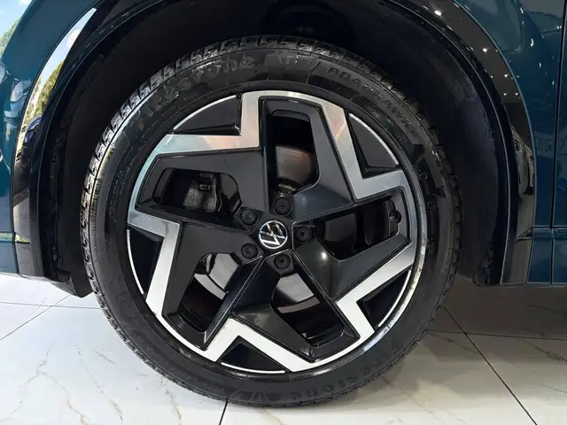 Volkswagen Tiguan view 6