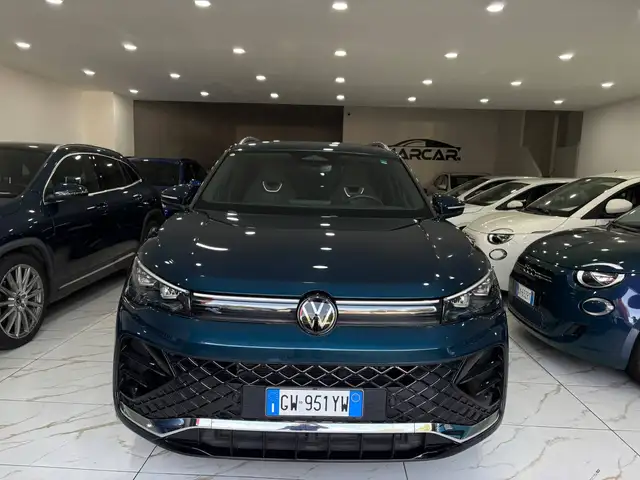 Volkswagen Tiguan view 2