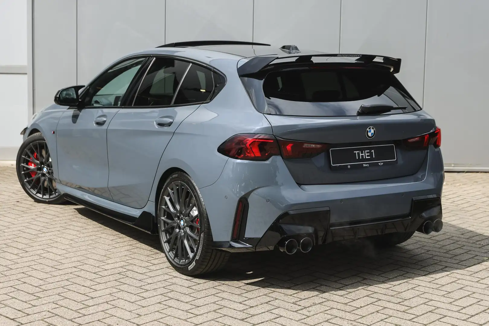 BMW 120 1 Serie M Sport Automaat / Panoramadak / Sportstoe Grijs - 2