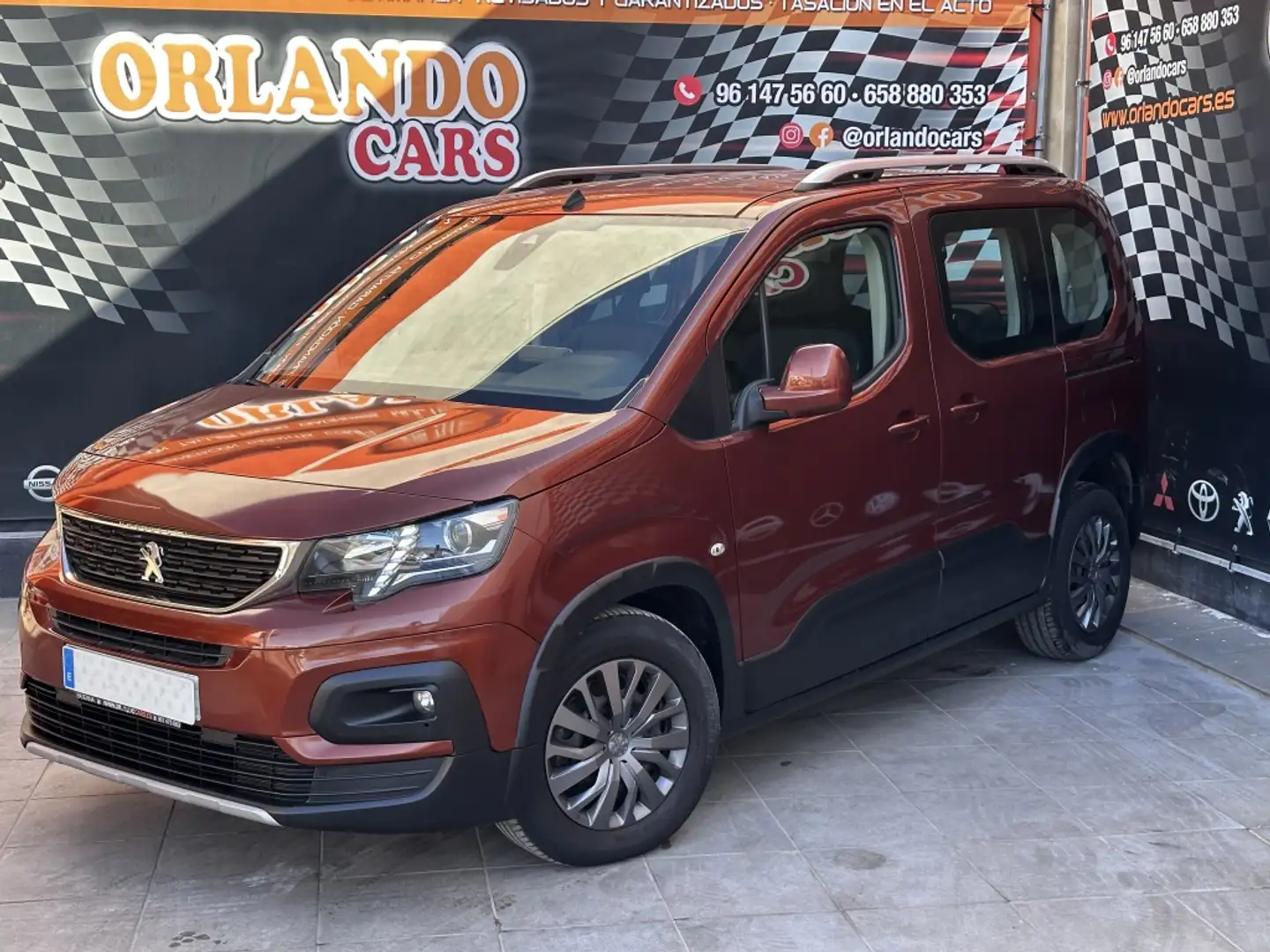 Peugeot Rifter 1.2 PureTech S&S Long Allure 110 Rojo - 1
