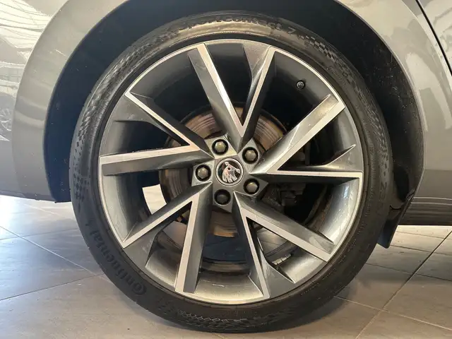 Skoda Superb view 3