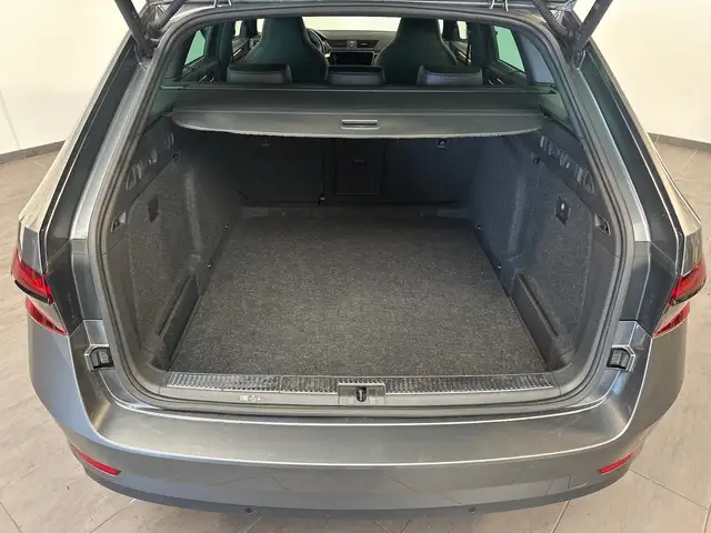 Skoda Superb view 6