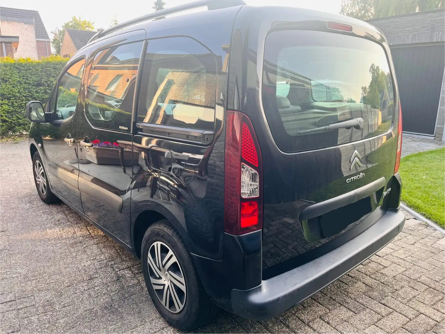 Citroen Berlingo Berlingo 1.6 HDI First Noir - 2