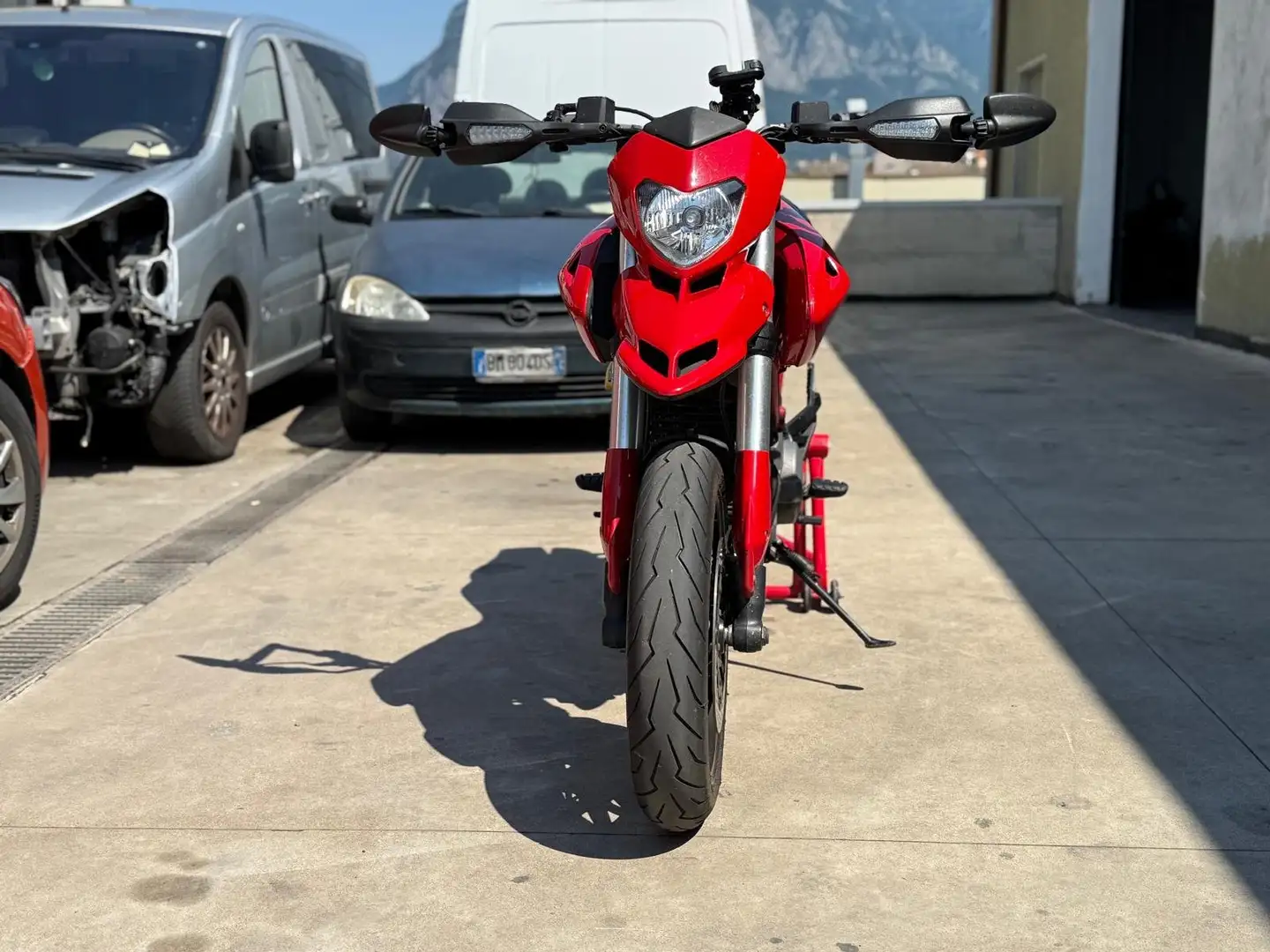Ducati Hypermotard 796 Rood - 1