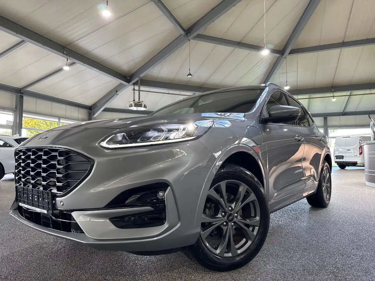 Ford Kuga 2.5i PheV ST-Line X LederNaviWinter RfK B&O — photo 1 of 18