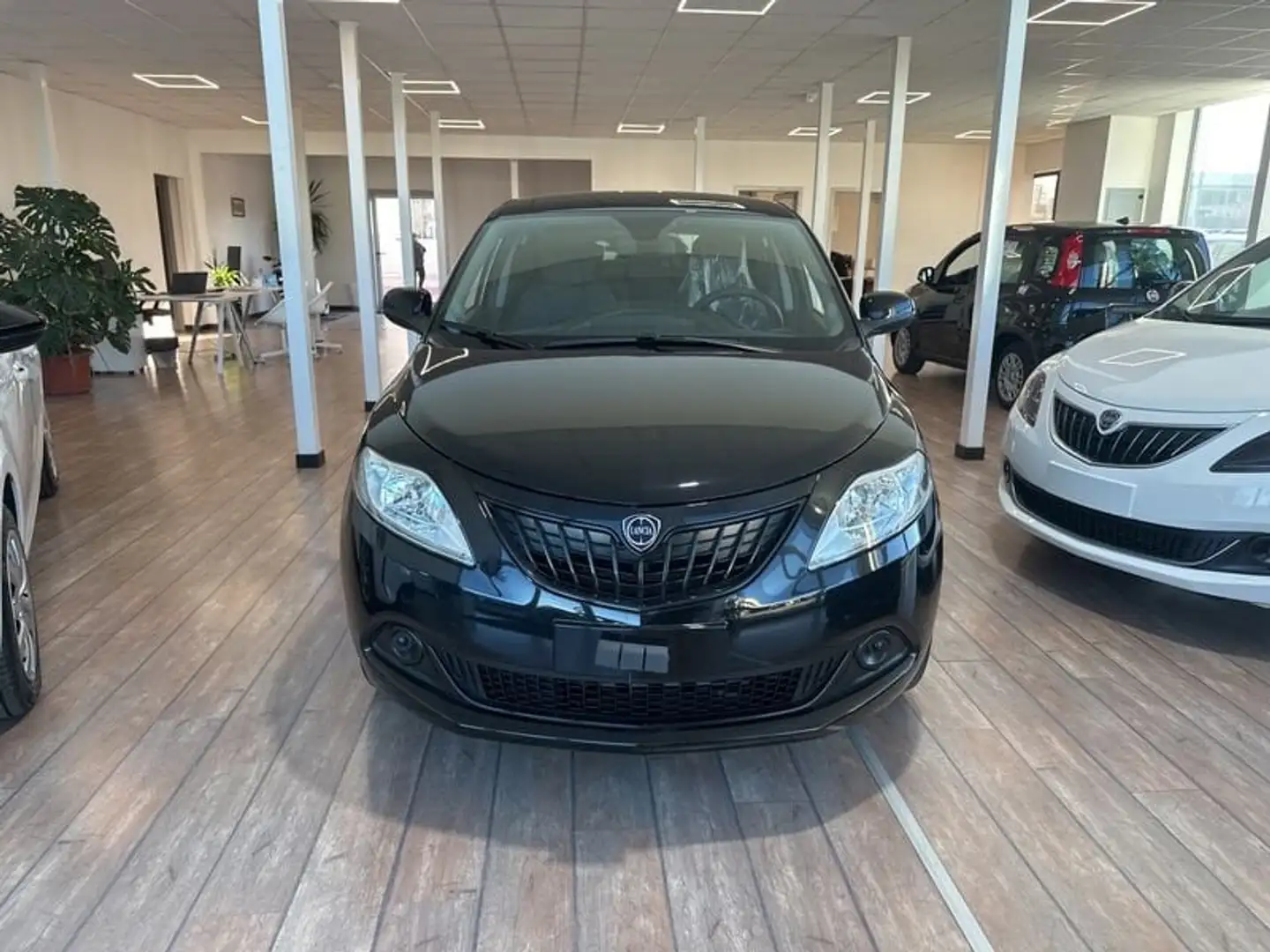 Lancia Ypsilon 1.0 FireFly 5 porte S&S Hybrid Oro Nero - 2