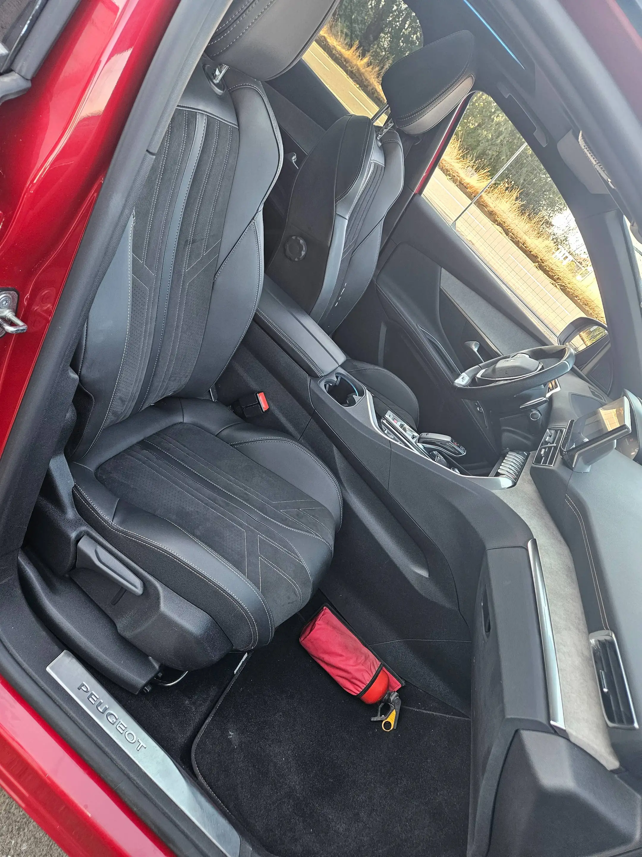 Peugeot 3008 3008 1.2 PureTech GT — photo 5