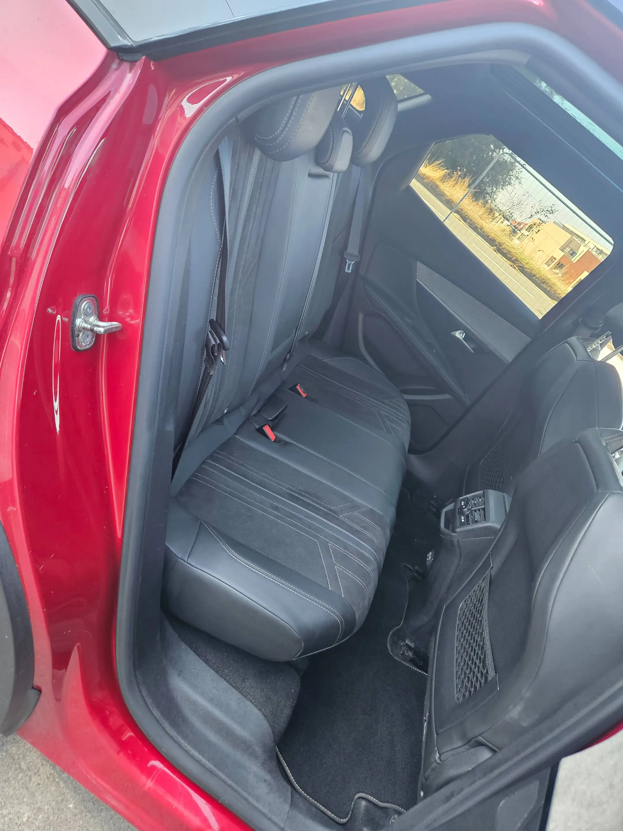 Peugeot 3008 3008 1.2 PureTech GT — photo 8