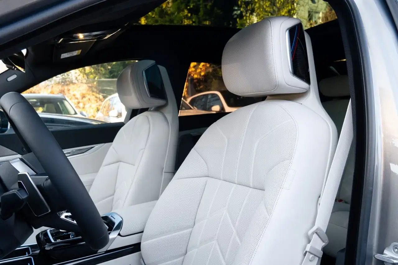 BMW 740 d M SPORT.MASSAGE.DR.ASS.PRO.SKY.SOFTCL.5/100 12