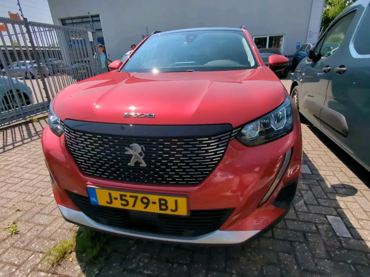 Peugeot 2008 1.2 PureTech Allure | Achterbank in delen neerklap Rouge - 2