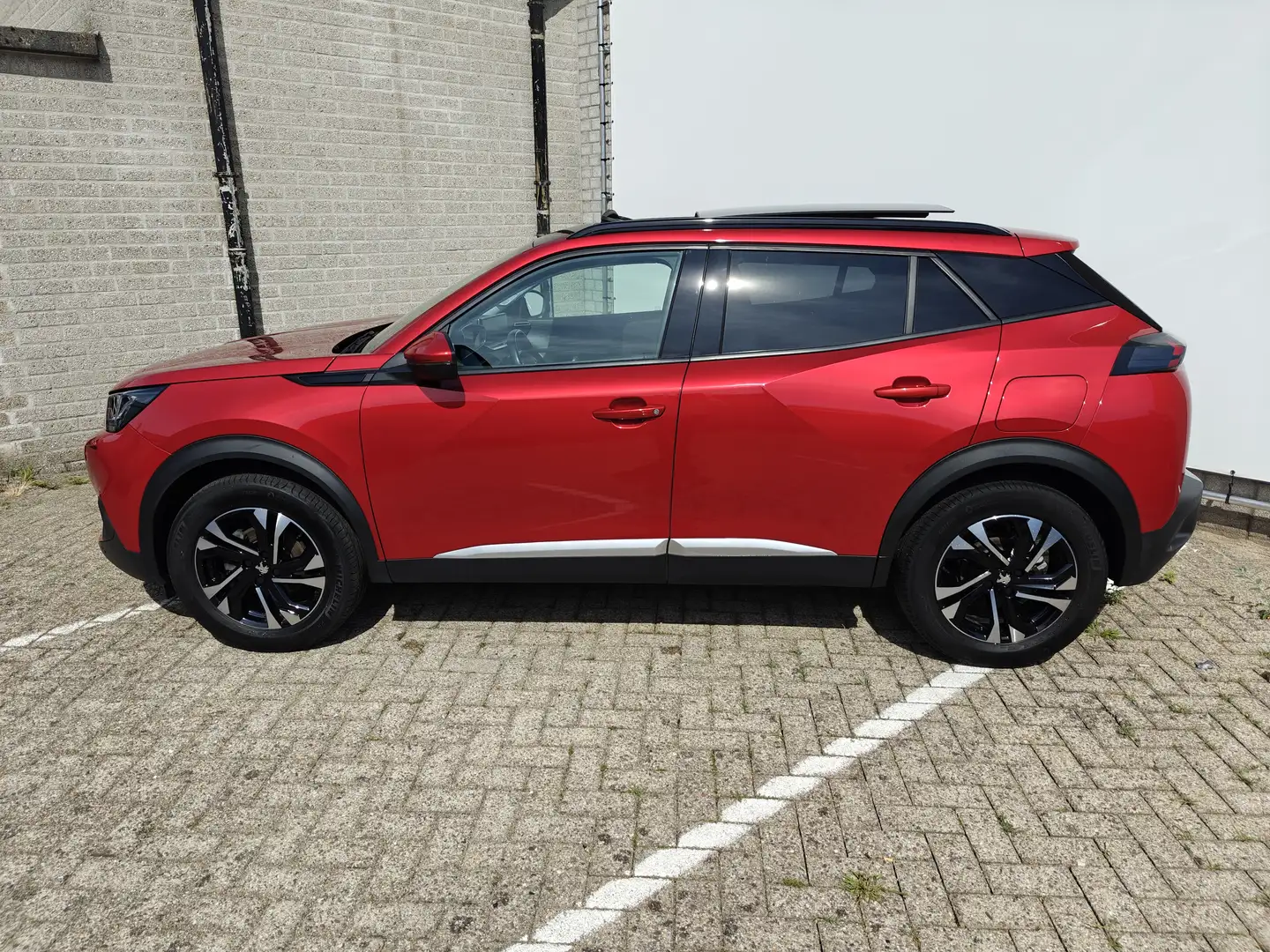 Peugeot 2008 1.2 PureTech Allure | Achterbank in delen neerklap Rouge - 2