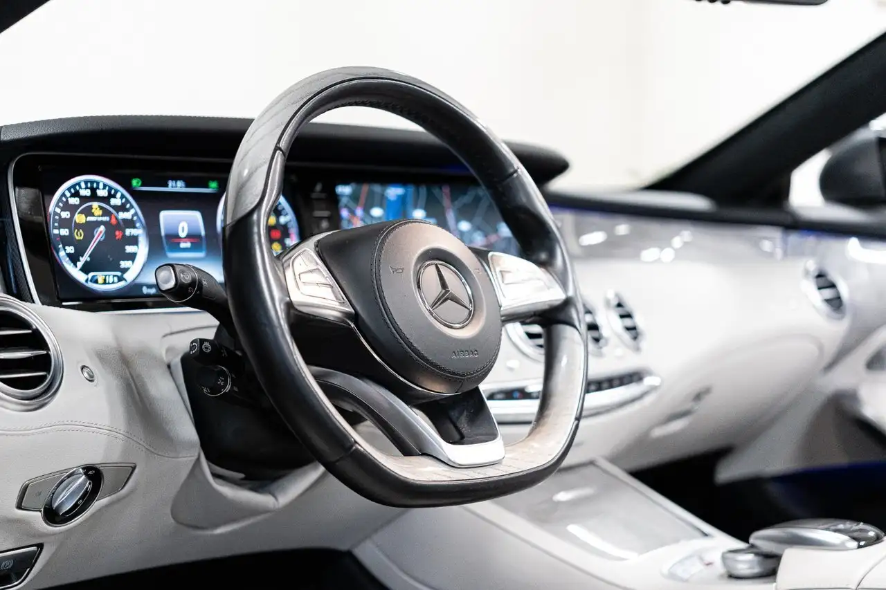 Mercedes-Benz S-Class снимка Mercedes-Benz S-Class