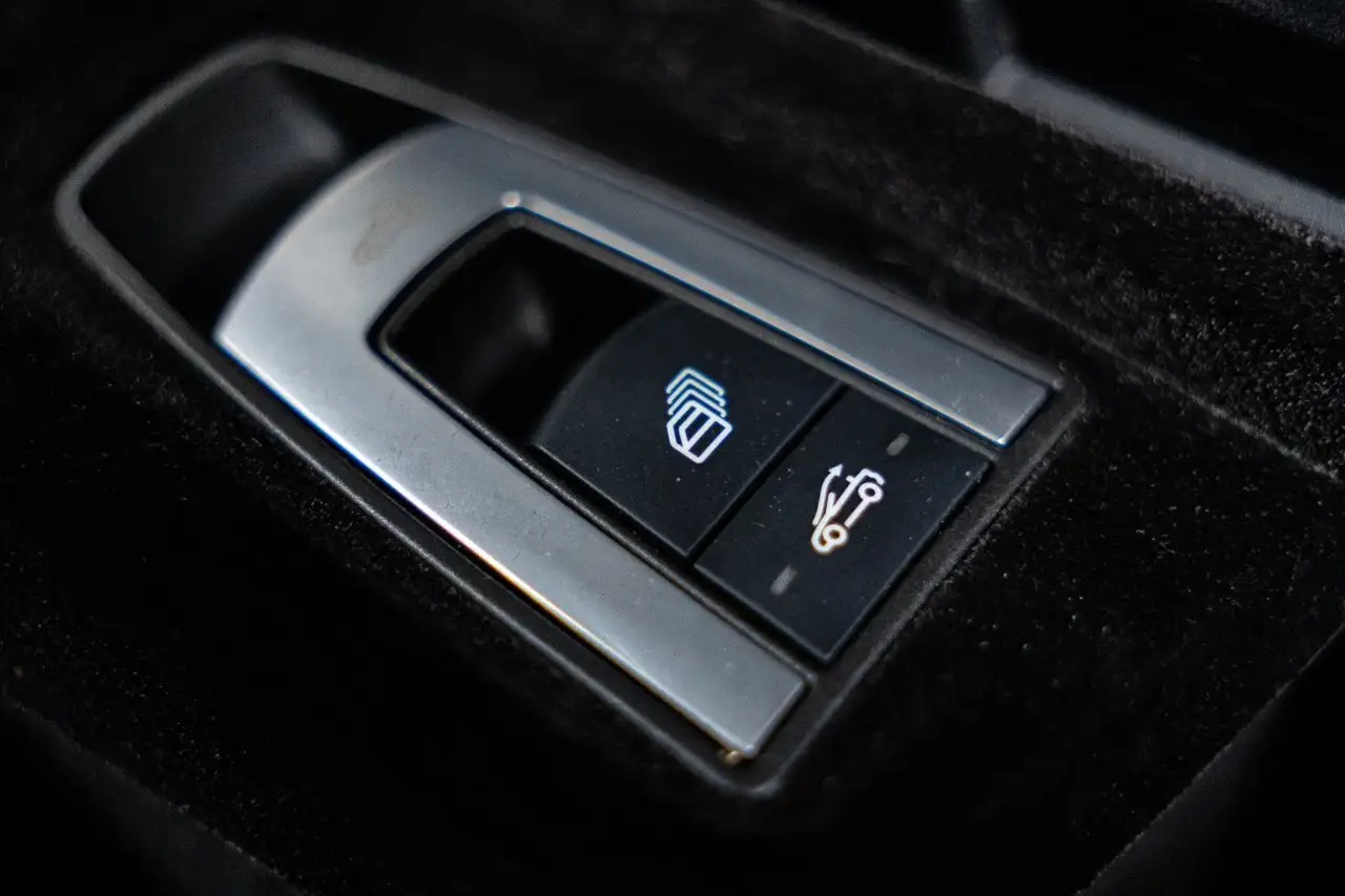 Mercedes-Benz S-Class снимка Mercedes-Benz S-Class