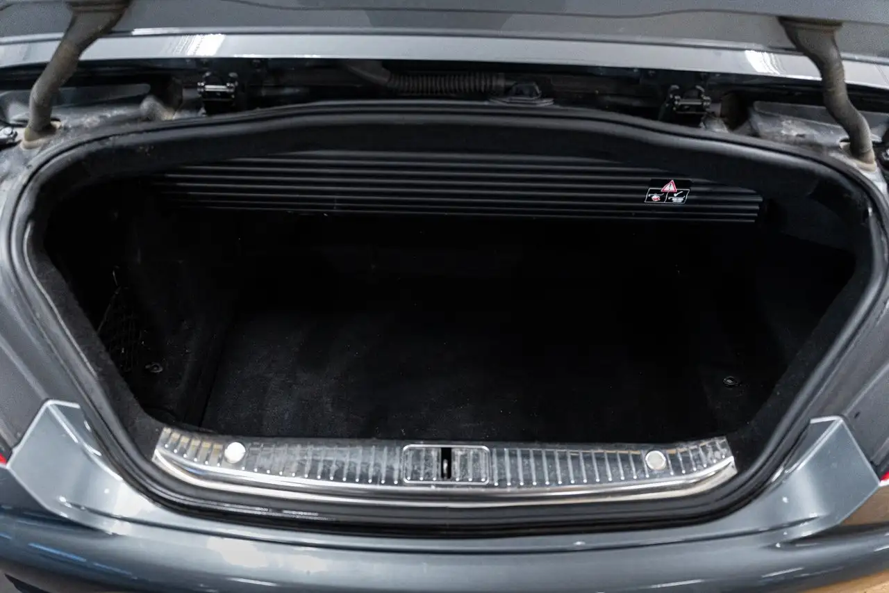 Mercedes-Benz S-Class снимка Mercedes-Benz S-Class