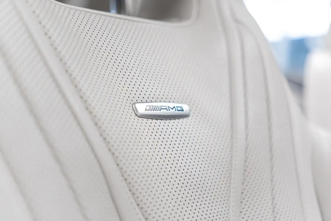 Mercedes-Benz S-Class снимка Mercedes-Benz S-Class