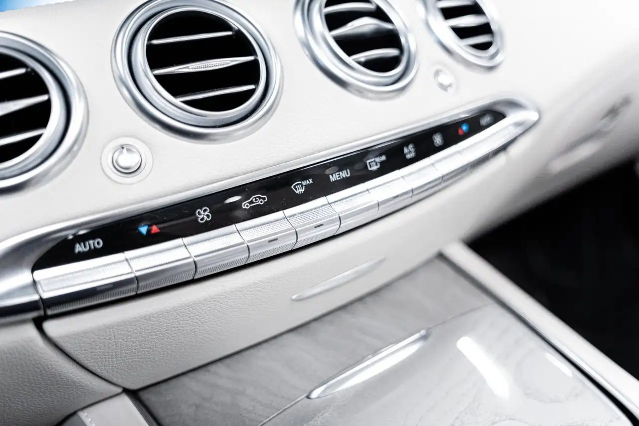 Mercedes-Benz S-Class снимка Mercedes-Benz S-Class