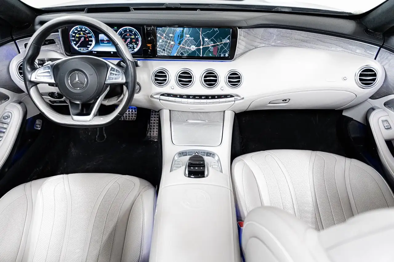 Mercedes-Benz S-Class снимка Mercedes-Benz S-Class