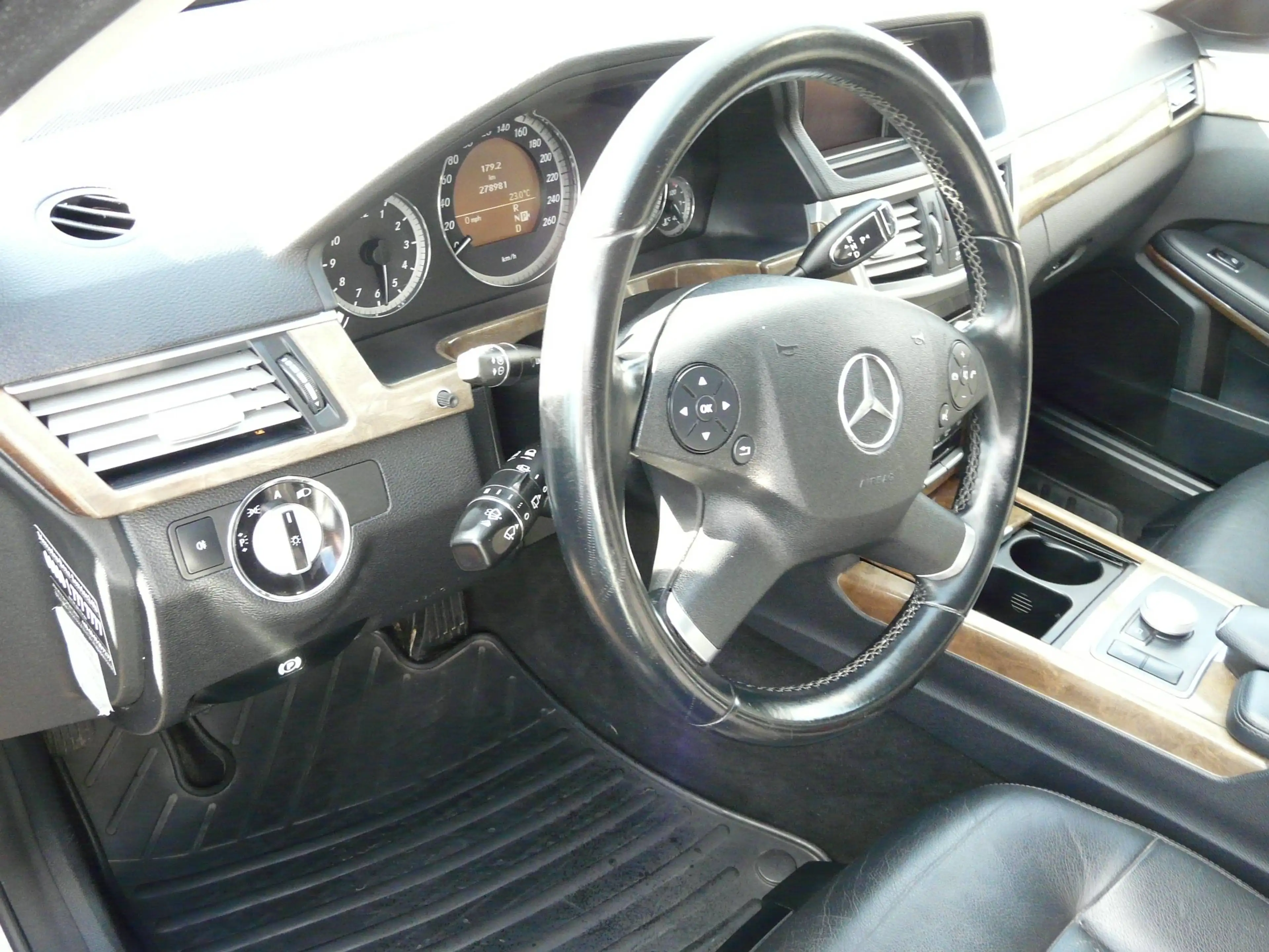 Mercedes-Benz E 300 E 300 CDI BlueEfficiency (212.220) — photo 11