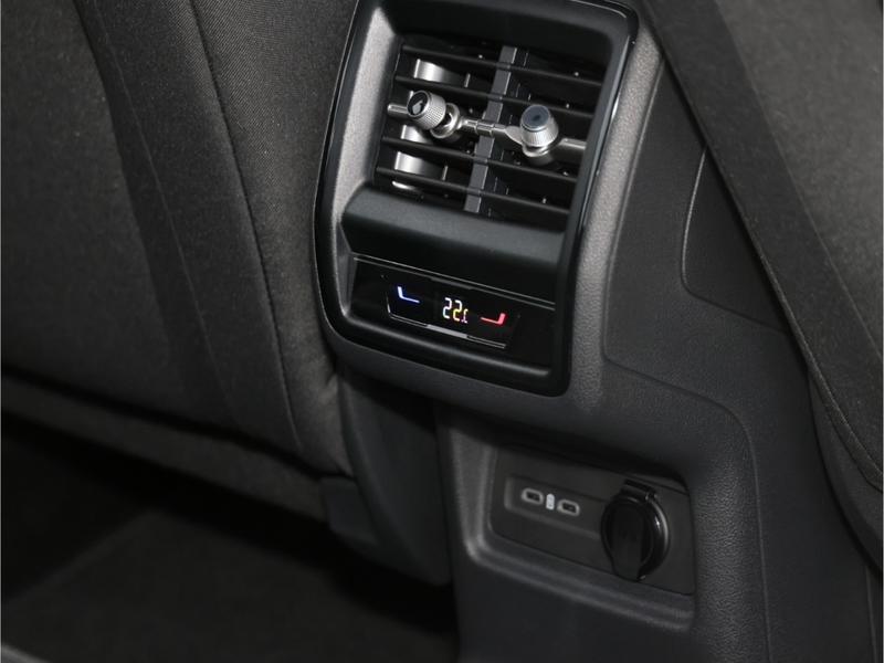 Skoda Kodiaq Selection 2.0 TDI 4x4 DSG LED AHK Kamera Navi — photo 13