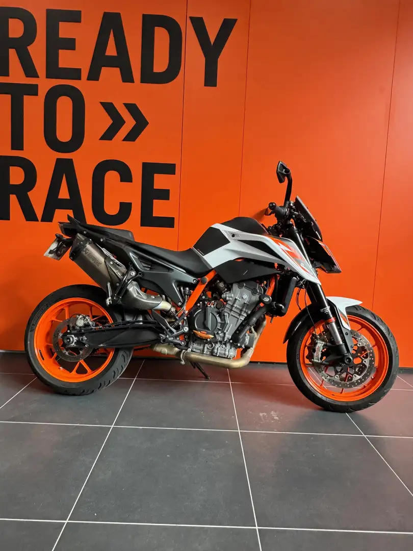 KTM 890 Duke R - 2
