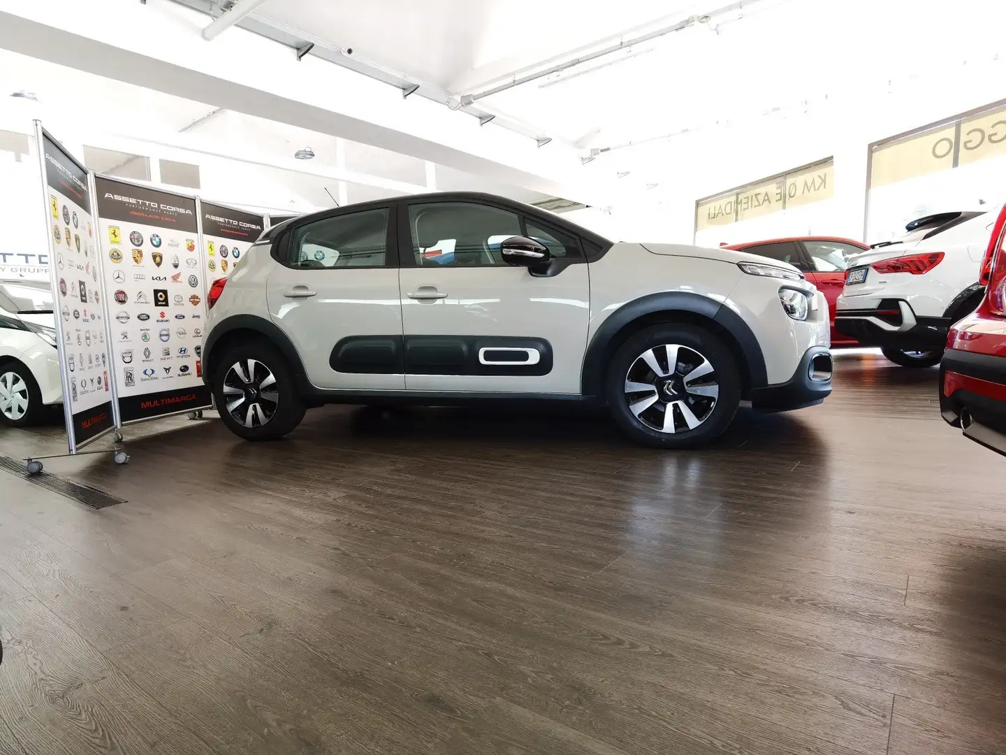 Citroen C3 CITROEN C3 PureTech aut 110 S&S EAT6 Shine van Gris - 2