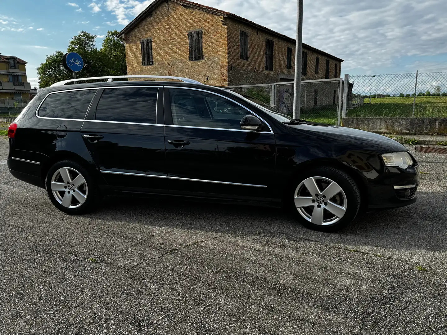 Volkswagen Passat Variant 2.0 TDI DSG Highline - 2