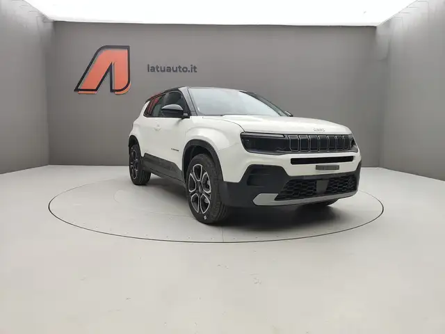 Jeep Avenger view 3
