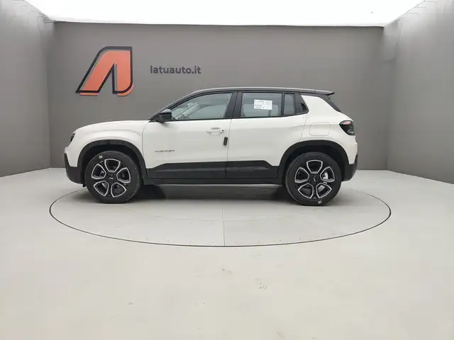 Jeep Avenger view 4