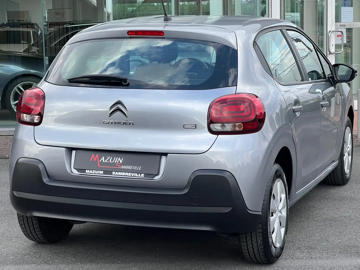 Citroen C3 1.2i Essence * Phares LED * 1er Prop * Garantie * Gris - 2