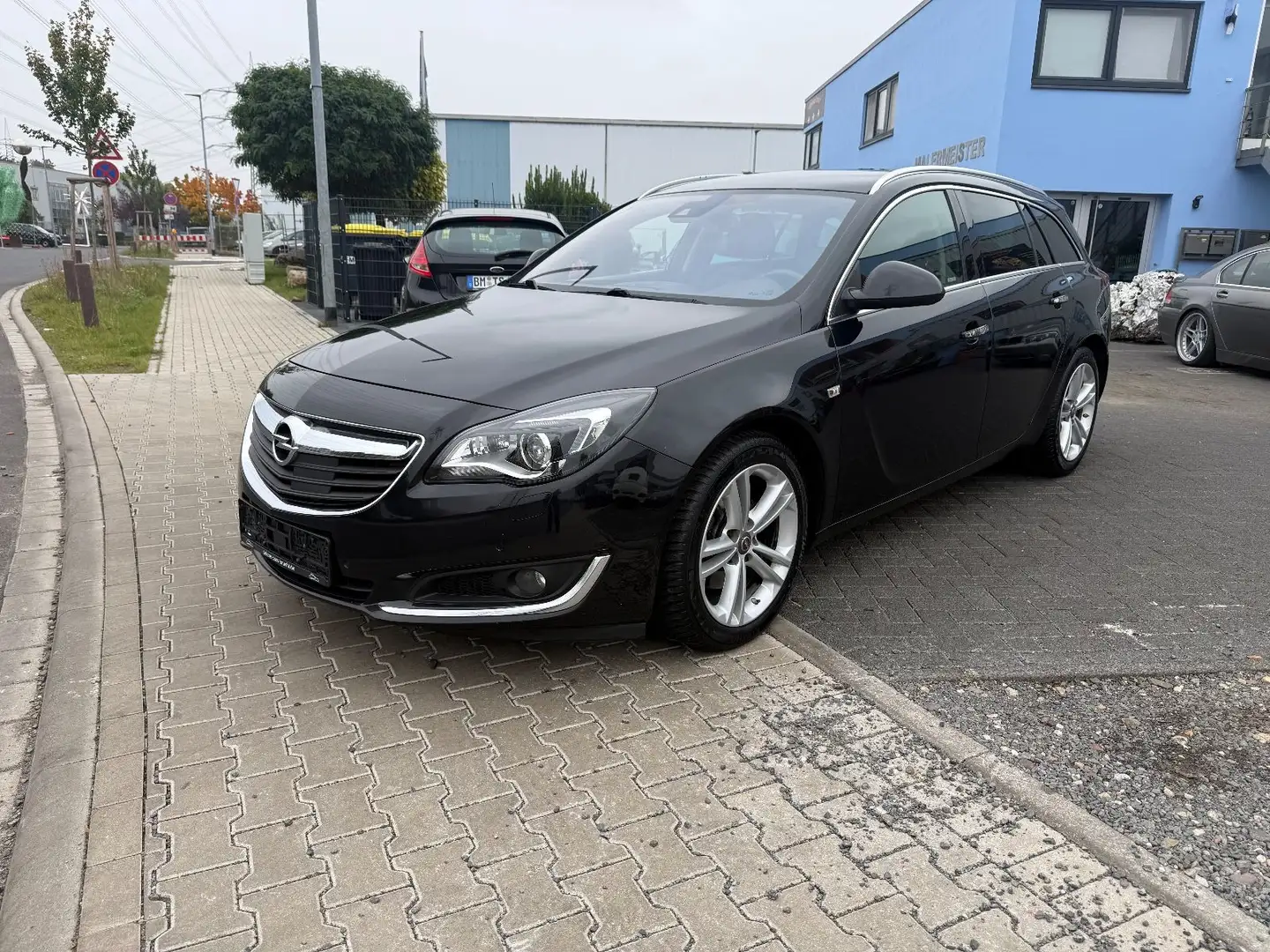 Opel Insignia A Sports Tourer Innovation Noir - 1