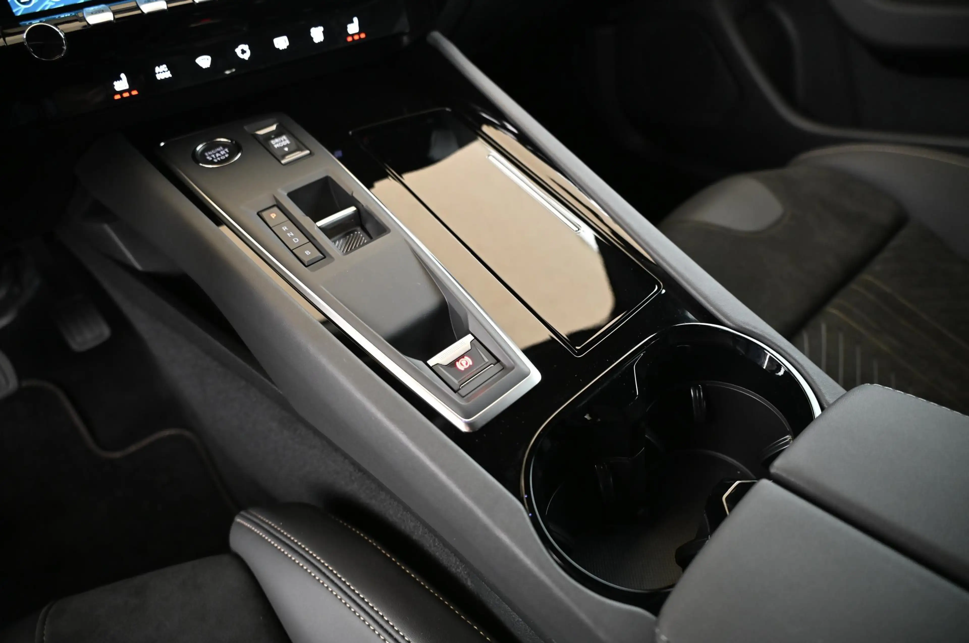 Peugeot 508 1.6 225 PHEV e-EAT8 Allure MATRIX/NAV/SHZ/17 — photo 14