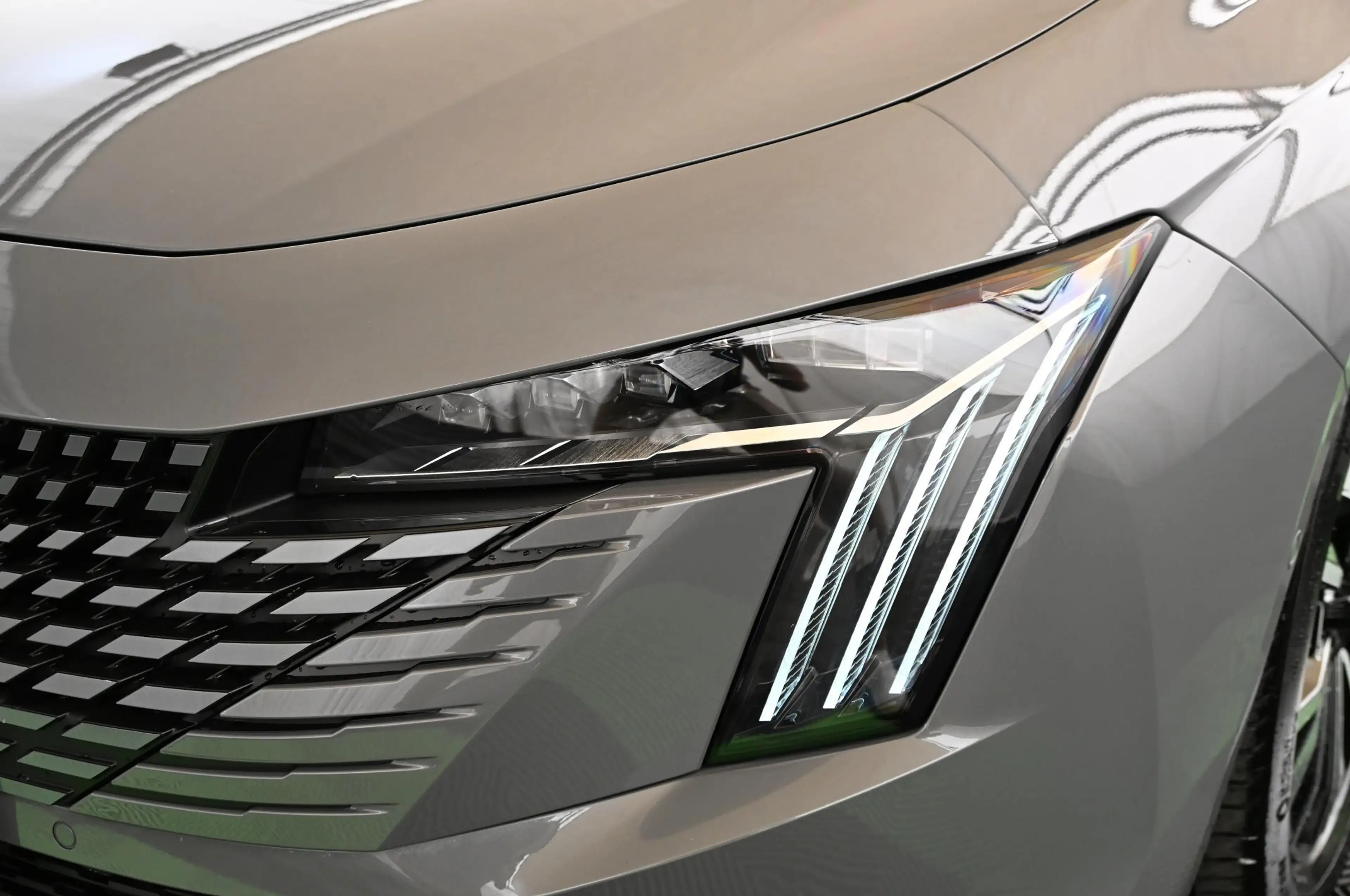 Peugeot 508 1.6 225 PHEV e-EAT8 Allure MATRIX/NAV/SHZ/17 — photo 9